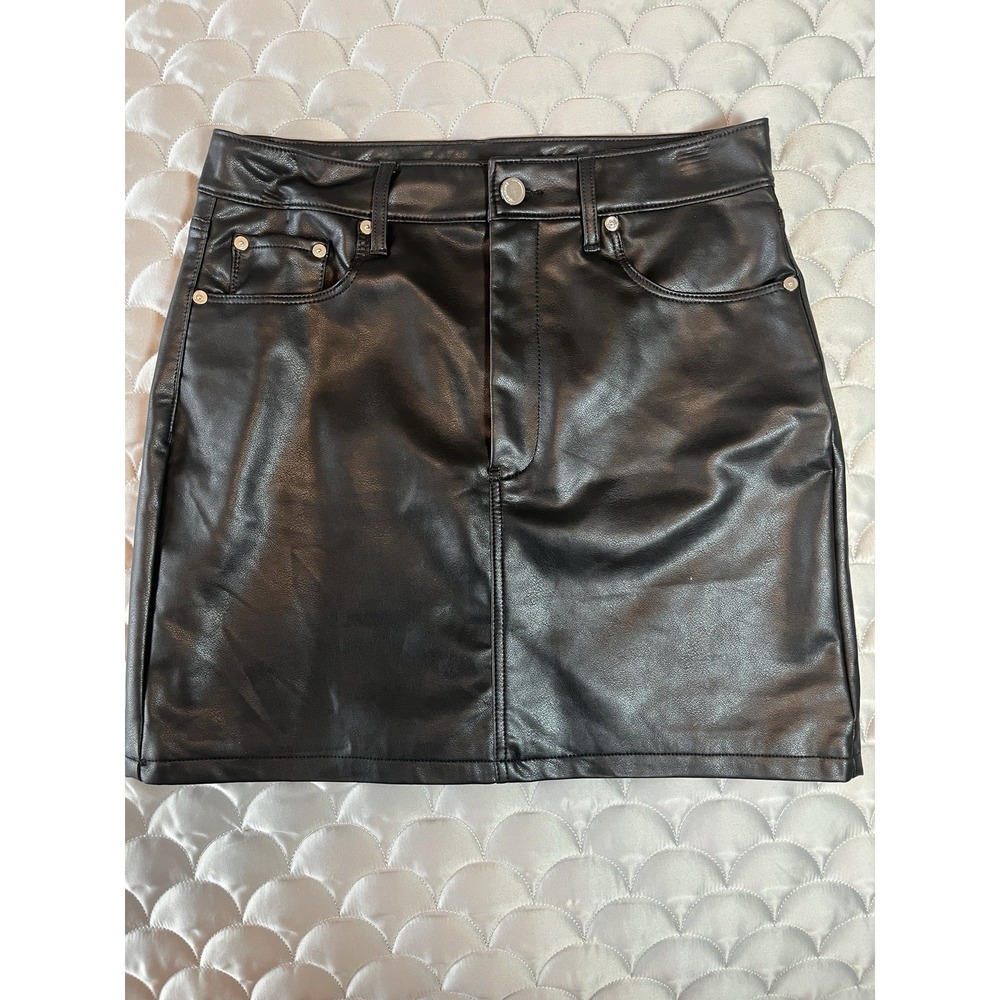 Women Y2K brand Blanknyc Black Leather Mini Skirt Size 29 Western Rocker Chic - Picture 2 of 7